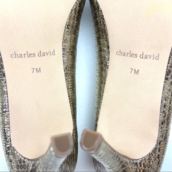 NEW Charles David Vibe Pointed Toe Pump In Truffle Gold Snake Print Size 7 - Picture 8 of 9